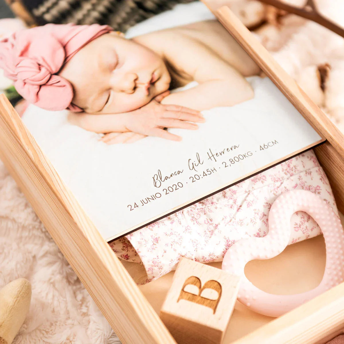 Birth box with photo in wood